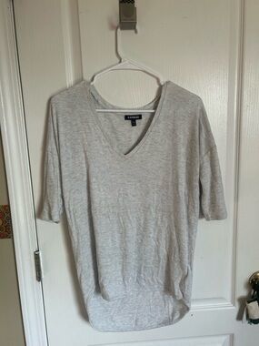 Express Light Gray V-Neck Short Sleeve Top